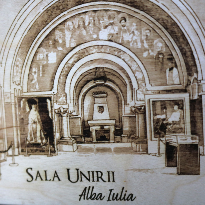 Tablou suvenir din lemn, gravat, Sala Unirii, Cetatea Alba Carolina, dimensiune 10/15, rama inclusa [3]