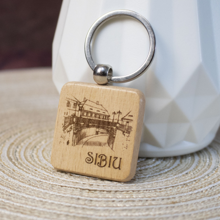 Breloc din lemn suvenir, gravat, "Podul Minciunilor" Sibiu [2]