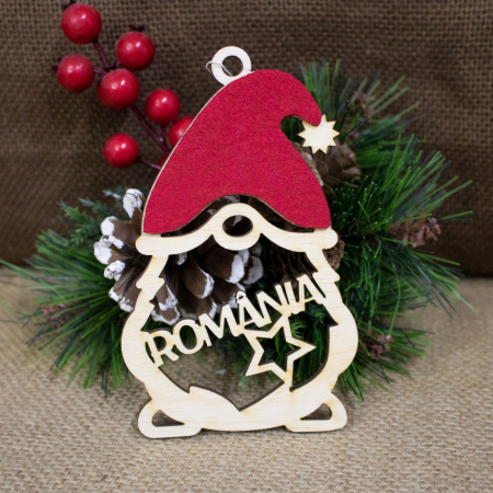 Glob de Craciun suvenir, din lemn personalizat, Pitic rosu, Romania