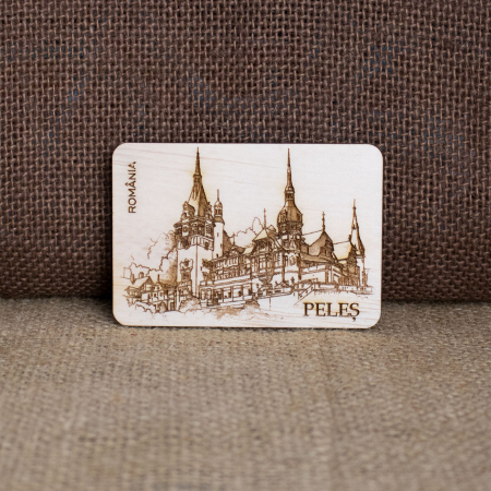 Suveniruri - Magnet de frigider din lemn, gravat "Castelul Peles" Sinaia