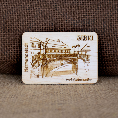 Suveniruri - Magnet de frigider din lemn gravat, "Podul Minciunilor" Sibiu