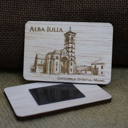 Magnet de frigider suvenir, din lemn, Catedrala catolica Sfantul Mihail Alba Iulia, desen realizat manual [1]