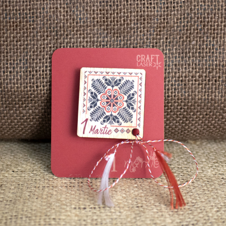 Martisoare - Martisor din lemn, cu motive traditionale romanesti