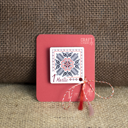 Martisoare - Martisor din lemn, cu motive traditionale romanesti