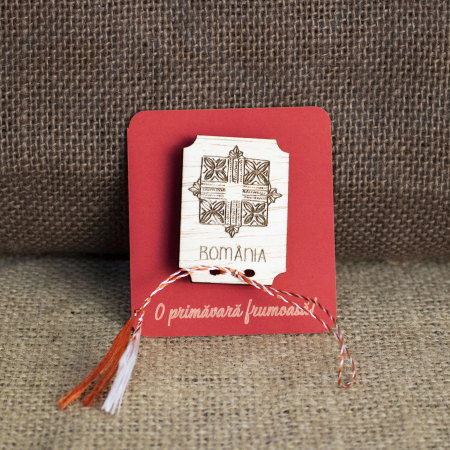 Martisoare - Martisor din lemn, gravat cu motive traditionale romanesti
