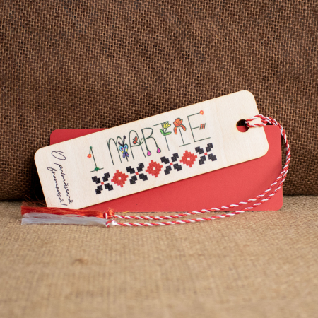 Martisor din lemn, semn de carte, personalizat, cu motive tradionale romanesti