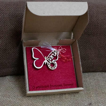 Martisor Personalizat Fluture, decupaj laser, din lemn si fetru (culoare: rosu) [4]