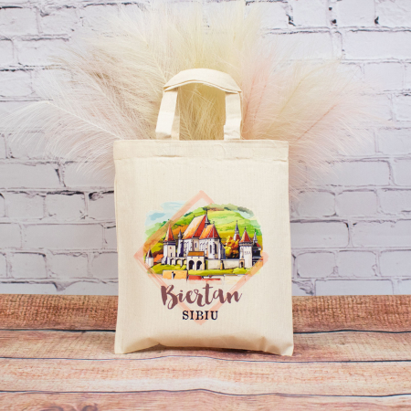 Sibiu - Sacosa din bumbac, suvenir, Biserica Fortificata Biertan, Sibiu, dimensiune 22 x 26 cm