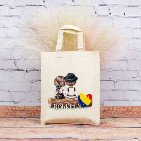 Romania - Sacosa din bumbac, suvenir, Româncuță și românaș – din locuri trăite, dimensiune 22 x 26 cm
