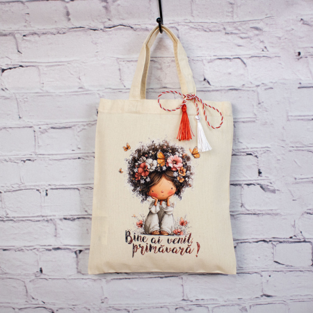 Sacoșă mărțișor textilă din bumbac, 22 × 26 cm – Fetița care a  adus primăvara [3]
