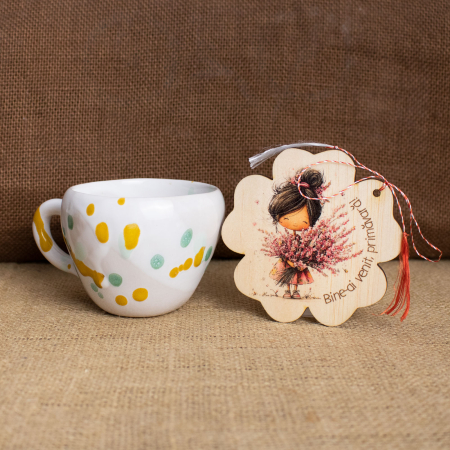 Suport de pahare din lemn, mărțișor – Fetiță cu buchet de primăvară [1]