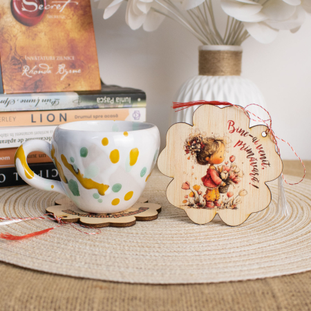 Suport de pahare suvenir - Suport de pahare din lemn, mărțișor – Fetiță cu flori în păr