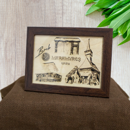 Maramures - Tablou suvenir din lemn, gravat, Maramures (turla biserica traditionala), dimensiune 10 x15 cm, rama inclusa