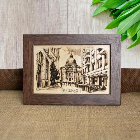 Tablouri gravate - Tablou suvenir din lemn, gravat, Palatul CEC Bucuresti (vedere din Centrul Vechi), dimensiune 10/15 cm, Rama Inclusa