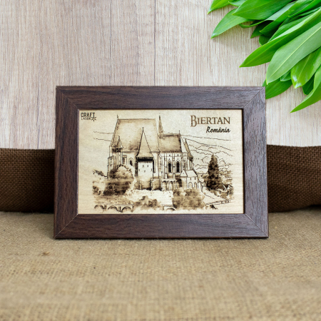 Tablou suvenir Gravat Biserica Fortificata Biertan, dimensiune 10/15, rama inclusa