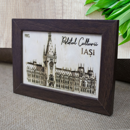 Tablou suvenir, din lemn, gravat, Palatul Culturii din Iasi, dimensiune 10/15 cm, rama inclusa [1]
