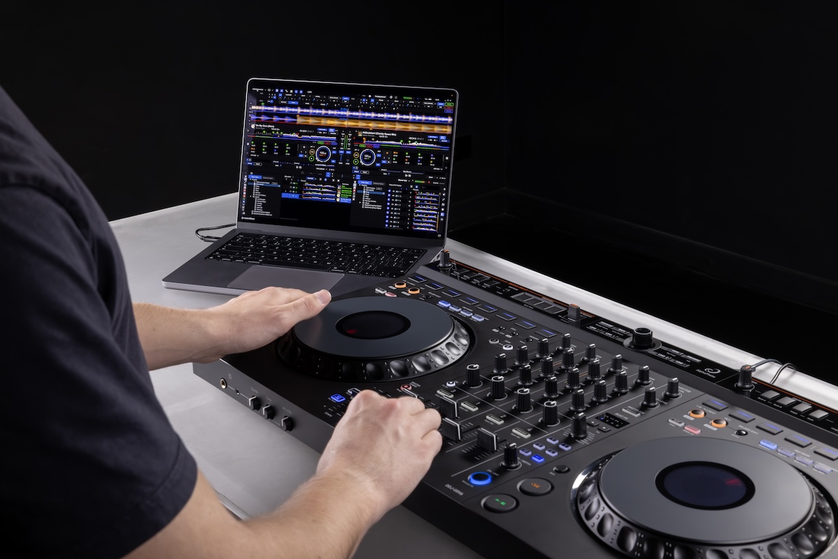 Pioneer DDJ-GRV6 - Vedere Frontală