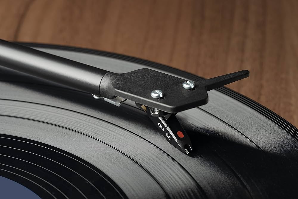 Pro-Ject E1 Phono - Detaliu braț în utilizare