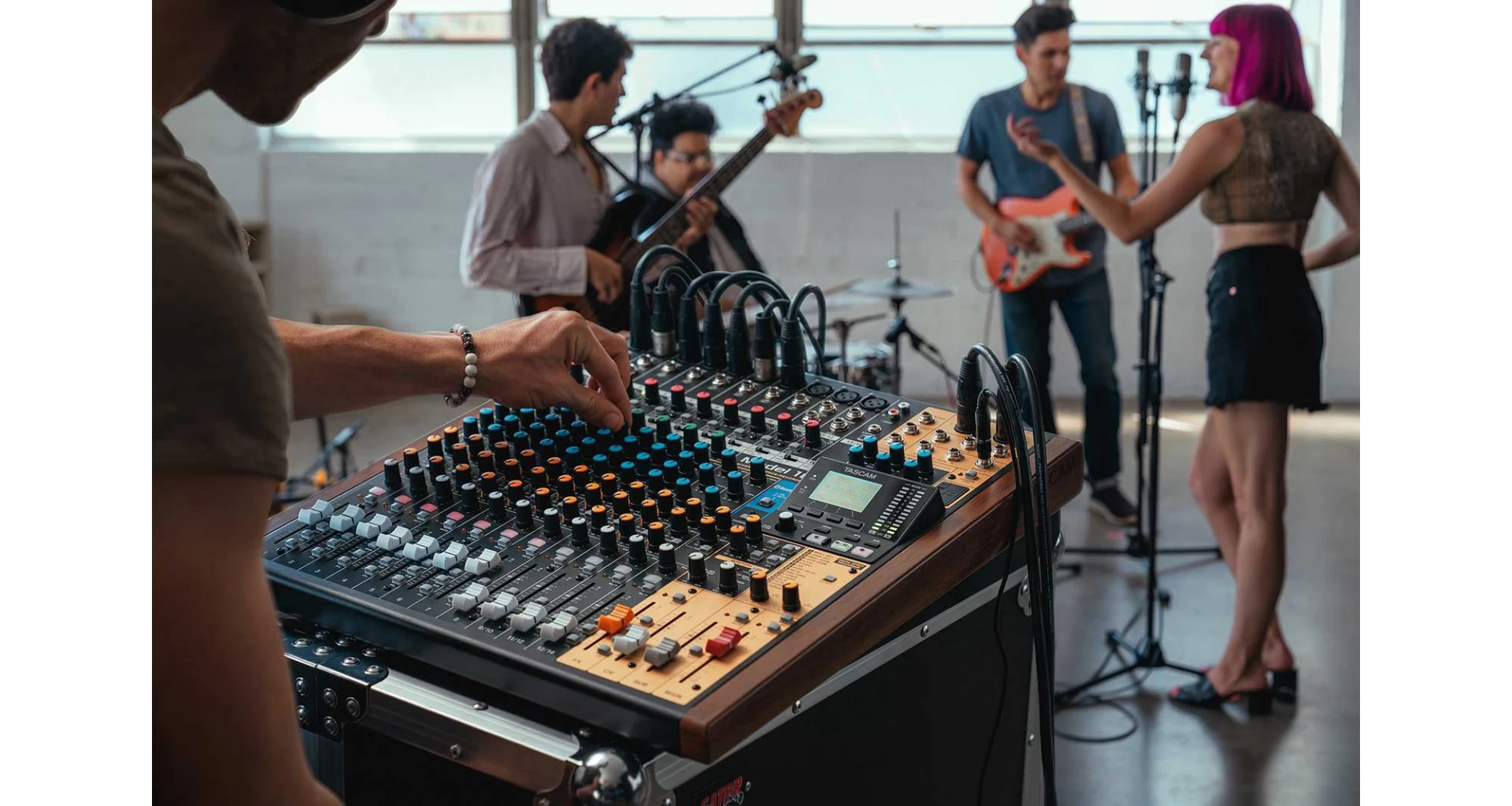 Tascam Model 16 Mixer 16 canale [5]