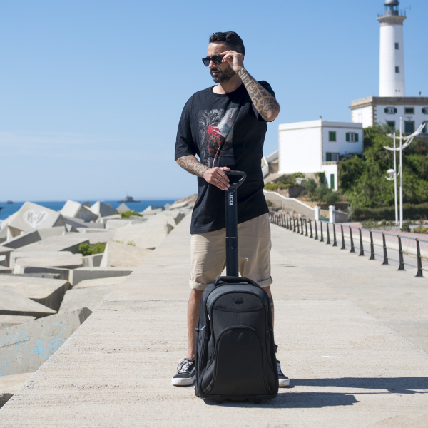 UDG Creator Wheeled Laptop Backpack 21 Version 3 Black Edition [9]