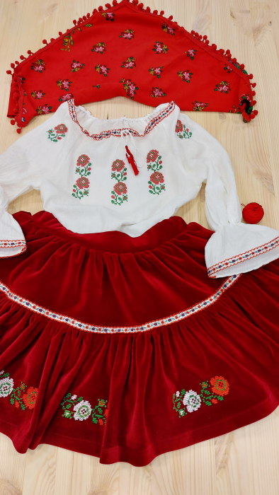 Costumas traditional fete - Trandafiri Jucausi- Rosu [2]