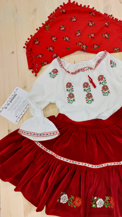Costumas traditional fete - Trandafiri Jucausi- Rosu [3]