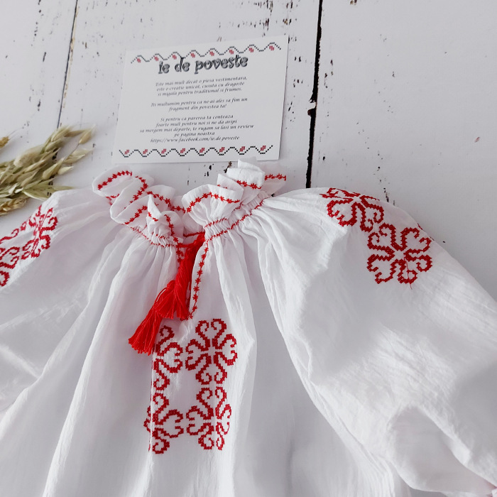 Ie traditionala fete- Flori in par- Rosu [3]