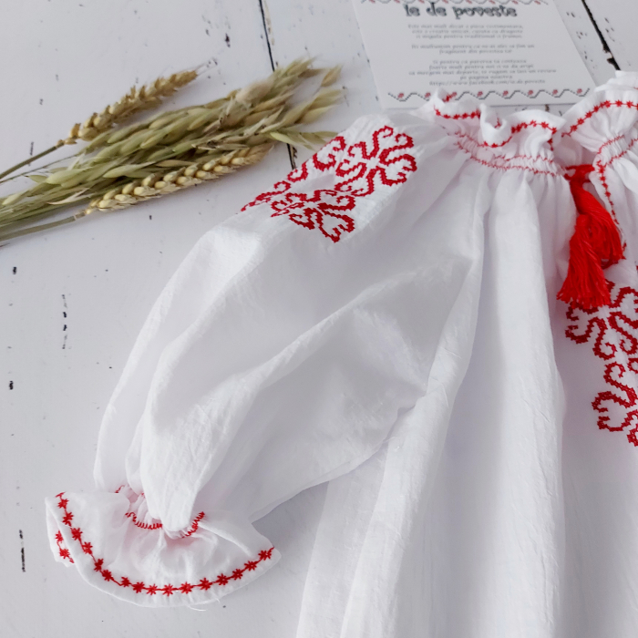 Ie traditionala fete- Flori in par- Rosu [4]