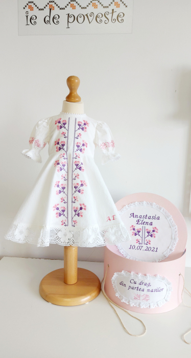 Rochie din panza cu broderie Garofite [7]