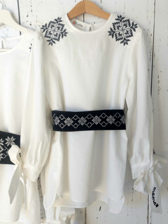 Bluza fete din panza cu broderie traditionala - MAMA [1]