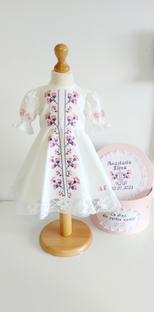 Colectia de Paste - Rochie din panza cu broderie Garofite