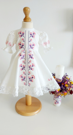 Colectia de Paste - Rochie din panza cu broderie Garofite