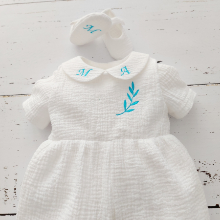 Trusou botez complet Baby Blue Muslin- 11 piese [8]