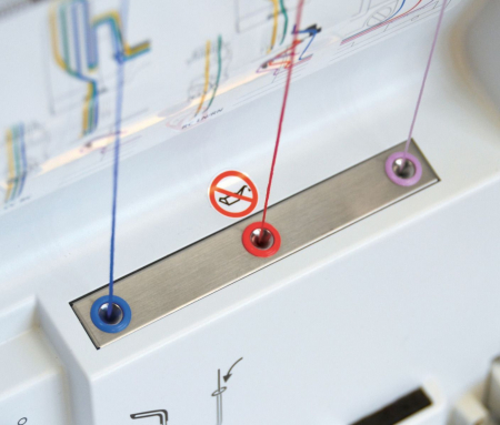 Masina de Surfilat si Acoperire Bernina L890, infilare automata [3]
