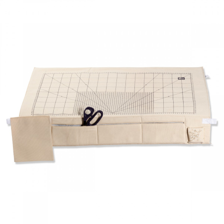Suport multifunctional pentru masina de cusut, cu scara metrica, dimesiune 52x90 cm, cu 3 buzunare pentru accesorii [1]