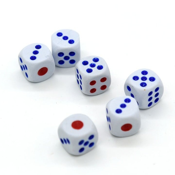 Set 10 zaruri albe cu puncte albastre si rosii, 13 mm, pentru jocuri de societate sau jocuri de noroc [8]