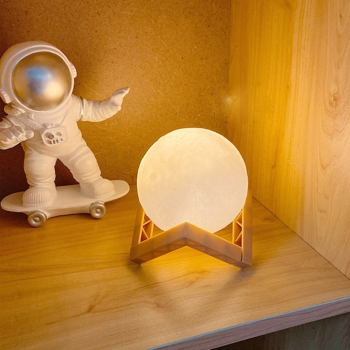Lampa de veghe LED, luna 3D, multicolor, stand plastic, alimentare cu baterii, portabila, decorativa, diametru 8 cm [11]