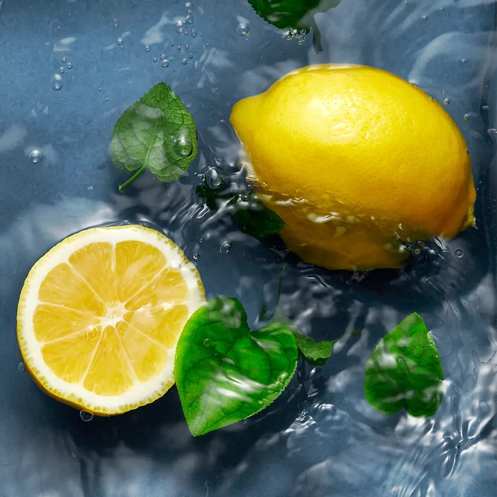 Apa de parfum barbati Oriflame Nordic Waters Infinite Blue 75 ml cu note acvatice profunde si baza lemnoasa calda, aroma intensa si revigoranta [3]