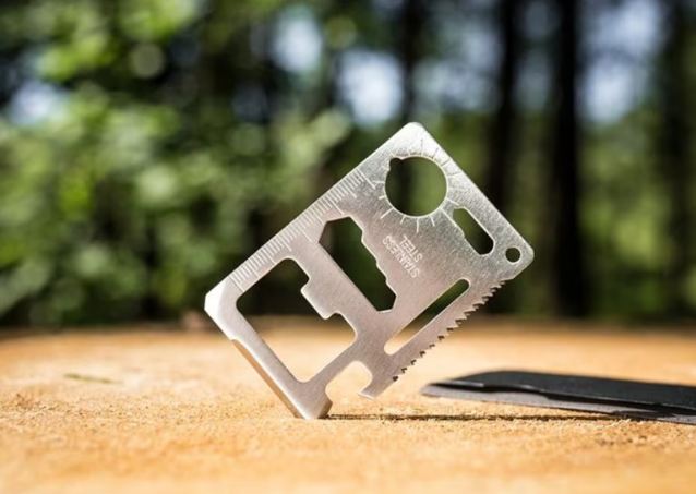 Unealta multifunctionala tip card pentru drumetii si supravietuire [3]