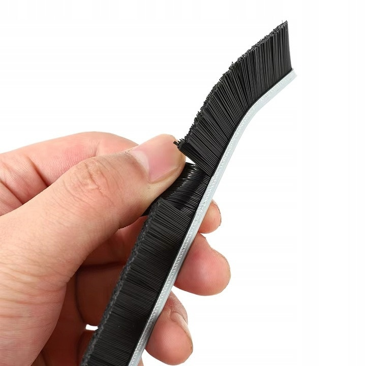 Perie pentru curatare spatii inguste, greu accesibile, maner ergonomic, diverse suprafete, plastic, 23 x 2 cm, negru [15]