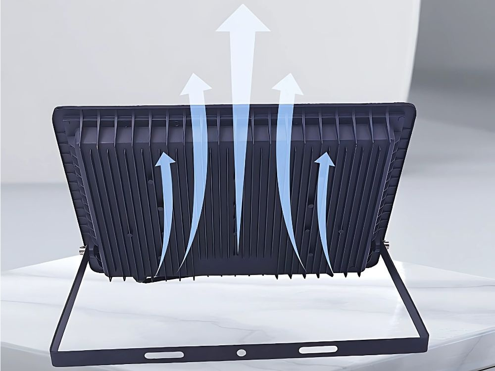 Proiector LED, 30 W, rezistent la apa IP66, 2700 lm, lumina rece 6000K, iluminare exterior, 36 LED-uri, 15 x 11.5 x 2.5 cm [4]