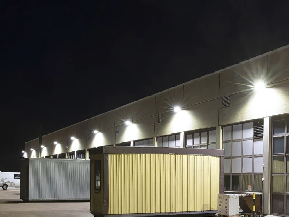 Proiector LED, 30 W, rezistent la apa IP66, 2700 lm, lumina rece 6000K, iluminare exterior, 36 LED-uri, 15 x 11.5 x 2.5 cm [6]