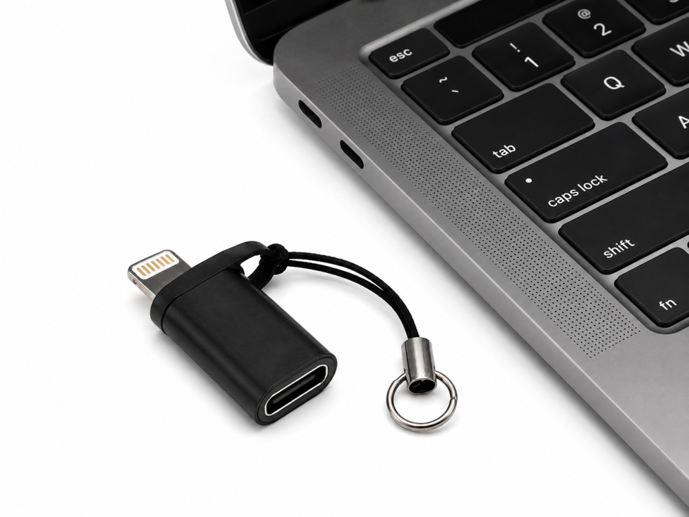 Adaptor Lightning la USB-C, negru, convertor compact pentru conectarea cablurilor si accesoriilor, cu snur si inel metalic [3]