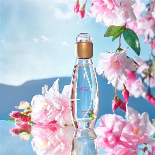 Avon Célèbre Eau de Toilette 50 ml, Apa de toaleta floral, fructata pentru femei, parfum proaspat si delicat cu note de ciclamen, frezie, iasomie si lemn de santa [5]