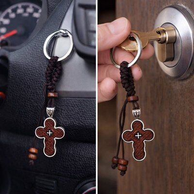 Breloc crestin maro-argintiu 9.5 cm, cruce ortodoxa 4 cm cu gravura fata-verso, snur impletit cu margele, inel metalic 2.9 cm, accesoriu pentru chei [2]