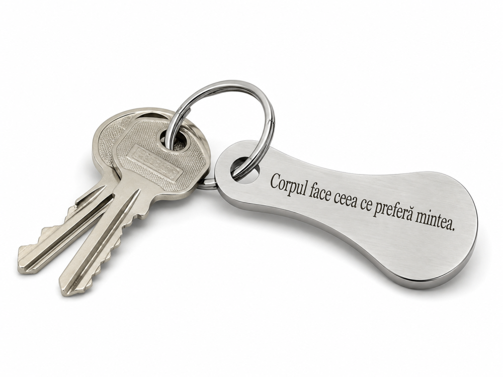 Breloc metalic gravat "Corpul face ceea ce prefera mintea", argintiu, accesoriu premium pentru chei, geanta, rucsac si portofel, cadou motivational [2]