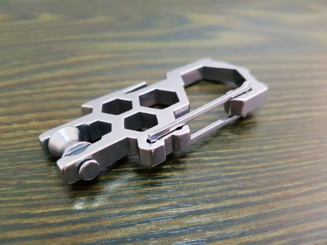 Breloc multifunctional, tip carabina, otel inoxidabil, 9 x 3.8 x 0.6 cm, argintiu [6]
