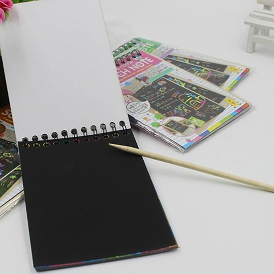 Caiet creativ cu file razuibile, Roz deschis, 14.2 x 9.8 cm, Scratch Art Rainbow, 12 file, cartoane negre, creion din lemn inclus pentru desen si joaca [6]