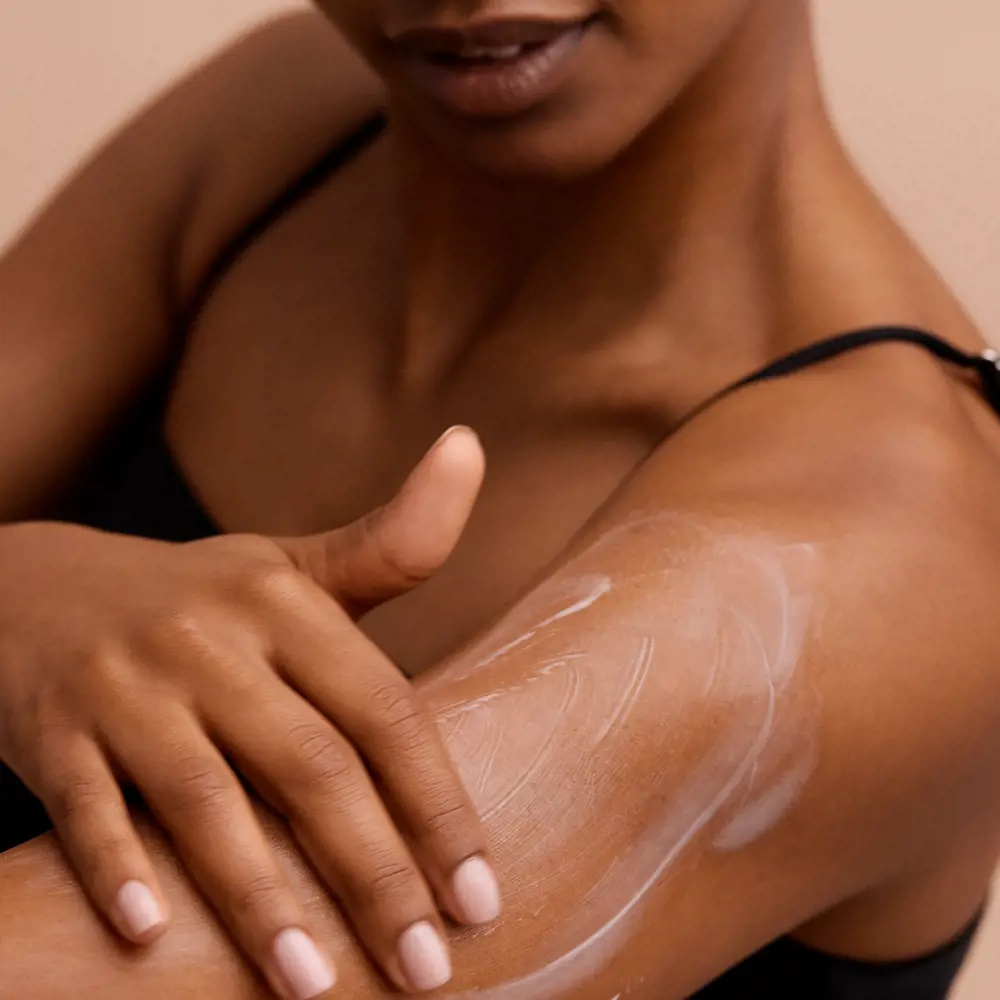 Crema de corp parfumata Amber Elixir, aroma orientala vanilata lemnoasa, 250 ml [2]