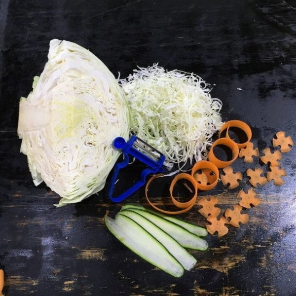 Curatator legume si fructe pentru decojire precisa, lama inox zimtata 50 mm, design ergonomic , albastru [2]